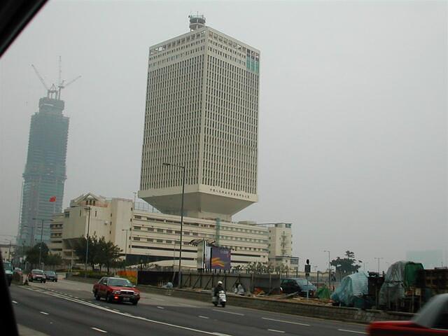 13_funny_building